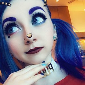 Meet your Posher, Cassandra